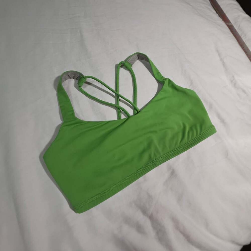 Lululemon Free To Be Wild Sports Bra Size 6 Green Strappy Criss Cross